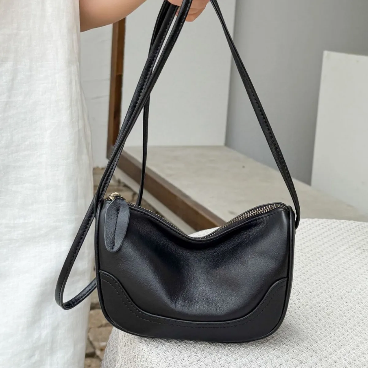 

Women's Botanically Tanned Leather Crossbody Bag - Shell-shaped Sling Purse for Teen Girls, Roomy & Versatile with Secure Zipper