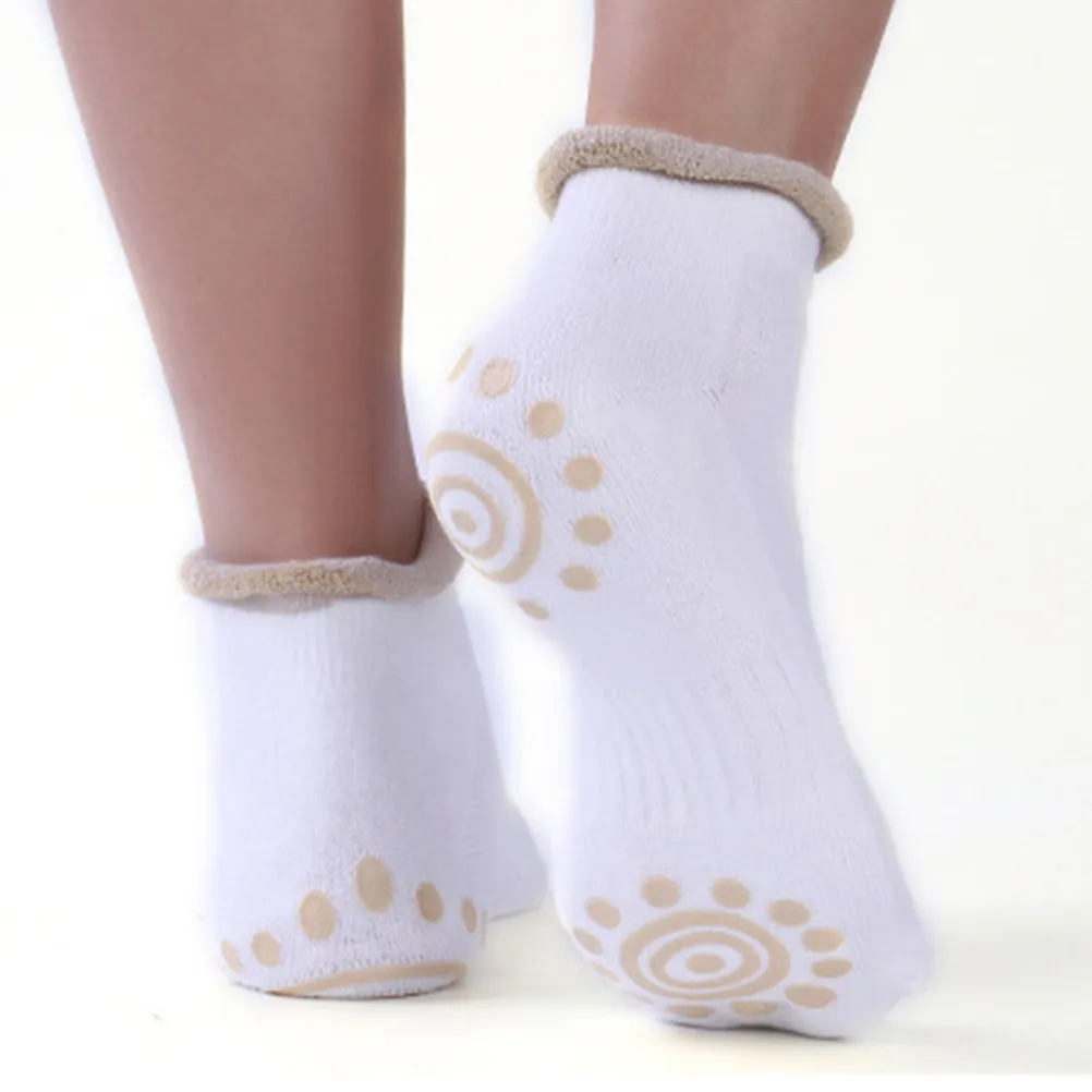 1Pair Premium Cotton Yoga Socks for Women with Silicone Gel Dots Non-Slip Grip Full Coverage for Pilates Exercise