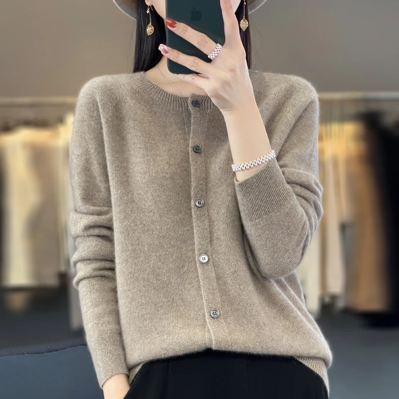 Long-sleeved women\'s sweater cashmere knit 100% pure merino wool cardigan O-neck cardigan sweater coat in spring and autumn.