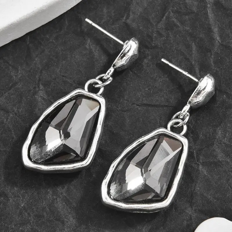 Minimalist Sparkling Black Rhinestone Drop Earrings Women Exquisite Geometric Pendant Earrings Jewelry Gifts view 5