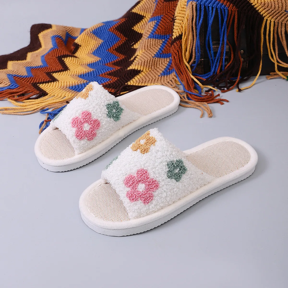 Niedliche, farbenfrohe Blumen-Hausschuhe aus atmungsaktivem Baumwoll-Leinen-Material für Damen und Herren, modische Hausschuhe mit weicher EVA-Sohle, ideal für Paare. – Detail 6