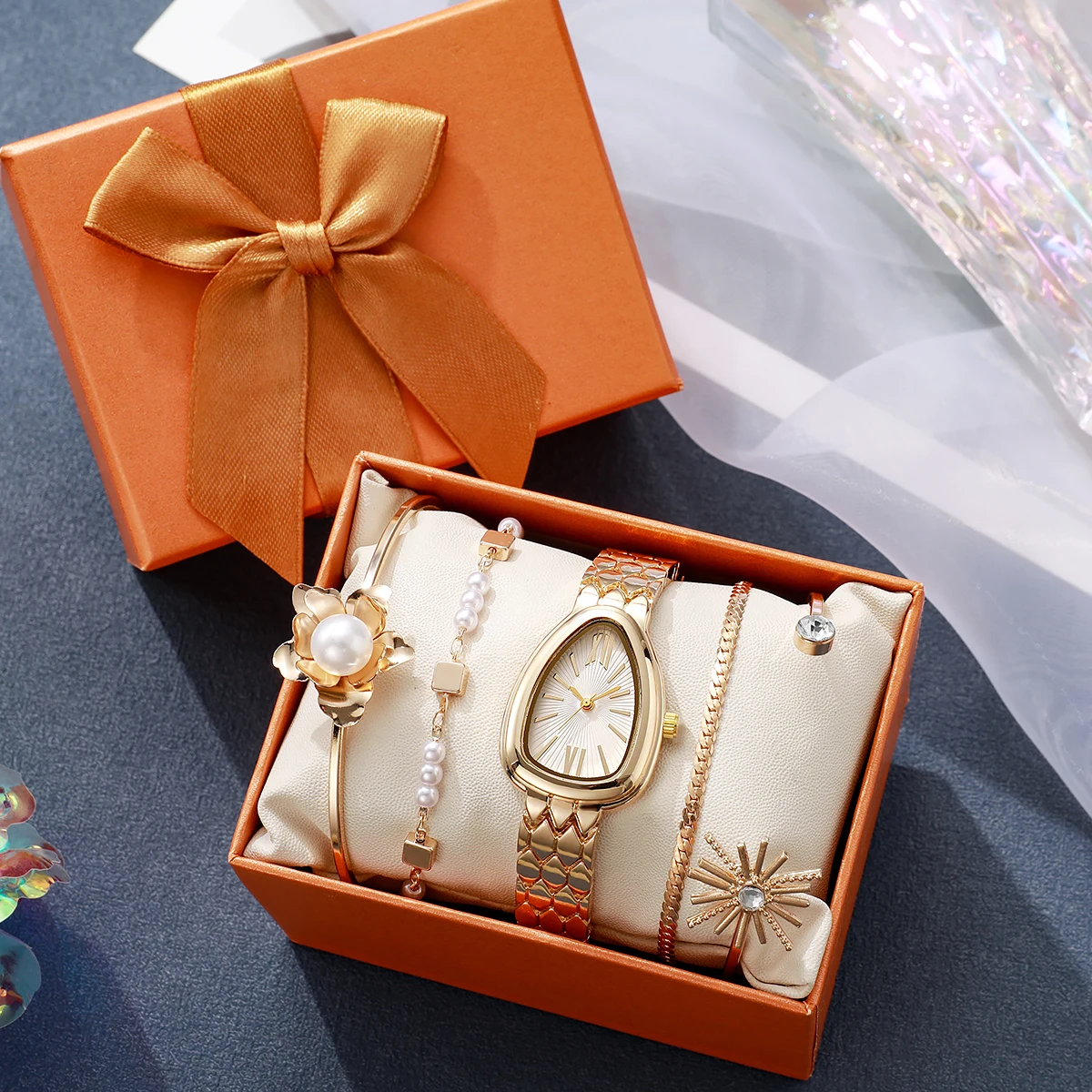 Elegant Gold Teardr…