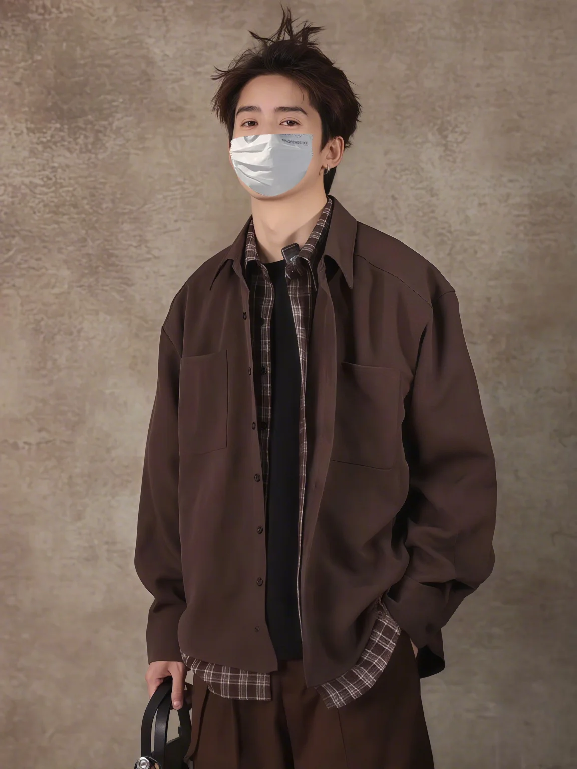 

Deep Brown Plaid Splice Long Sve irt Men's Sle Autumn High Sensation Cool irt Jaet Loose Fit Casual Polyester Fiber