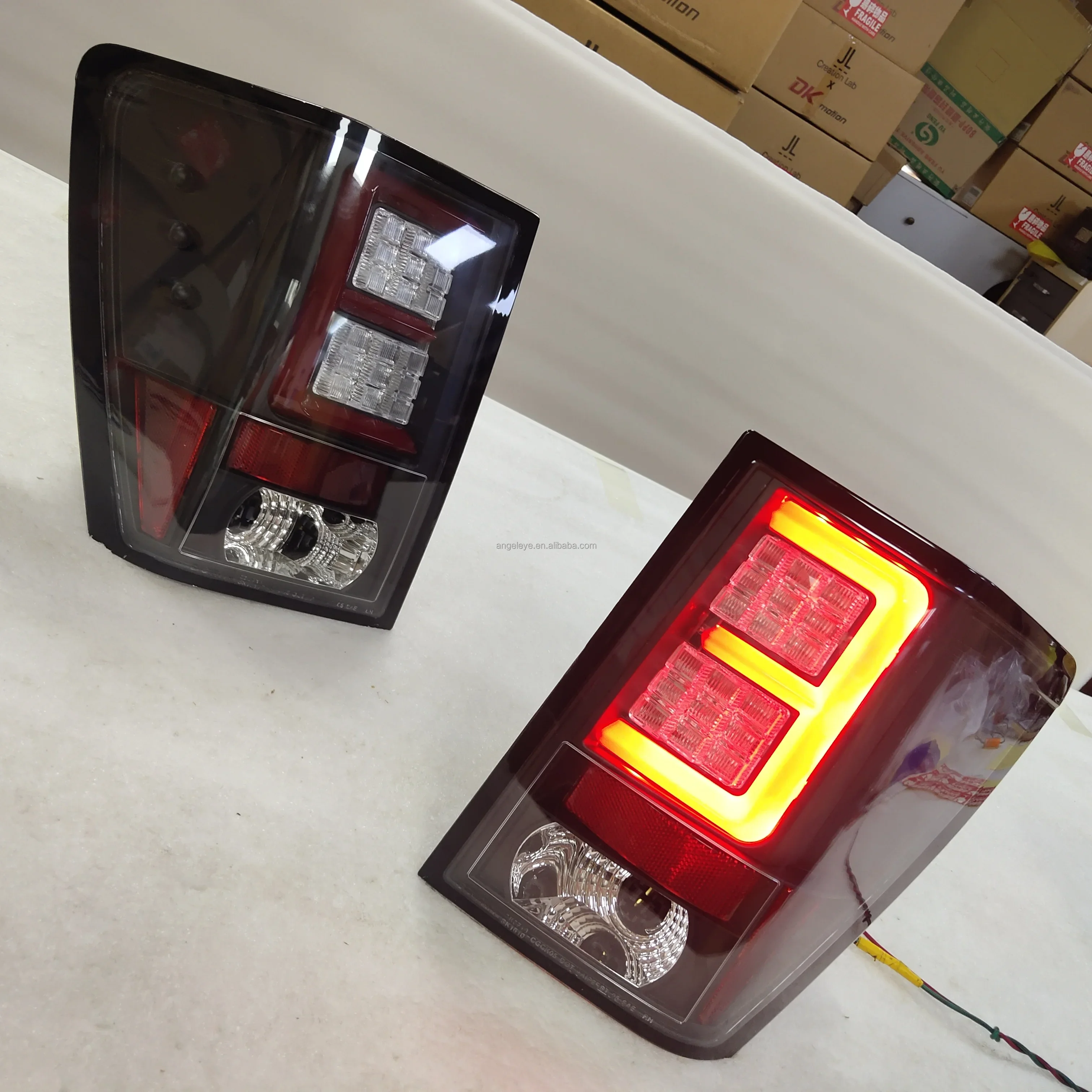 For Jeep Grand Cherokee 3 (wk) LED Tail Light rear lights 2005-2010 year Black Housing Clear Lens SN V2