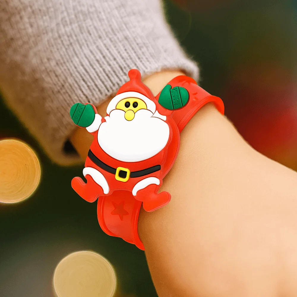Braccialetti luminosi a LED in plastica da 3 pezzi Braccialetti luminosi con effetto incandescente per cartoni animati Giocattoli luminosi regolabili Celebrazione natalizia