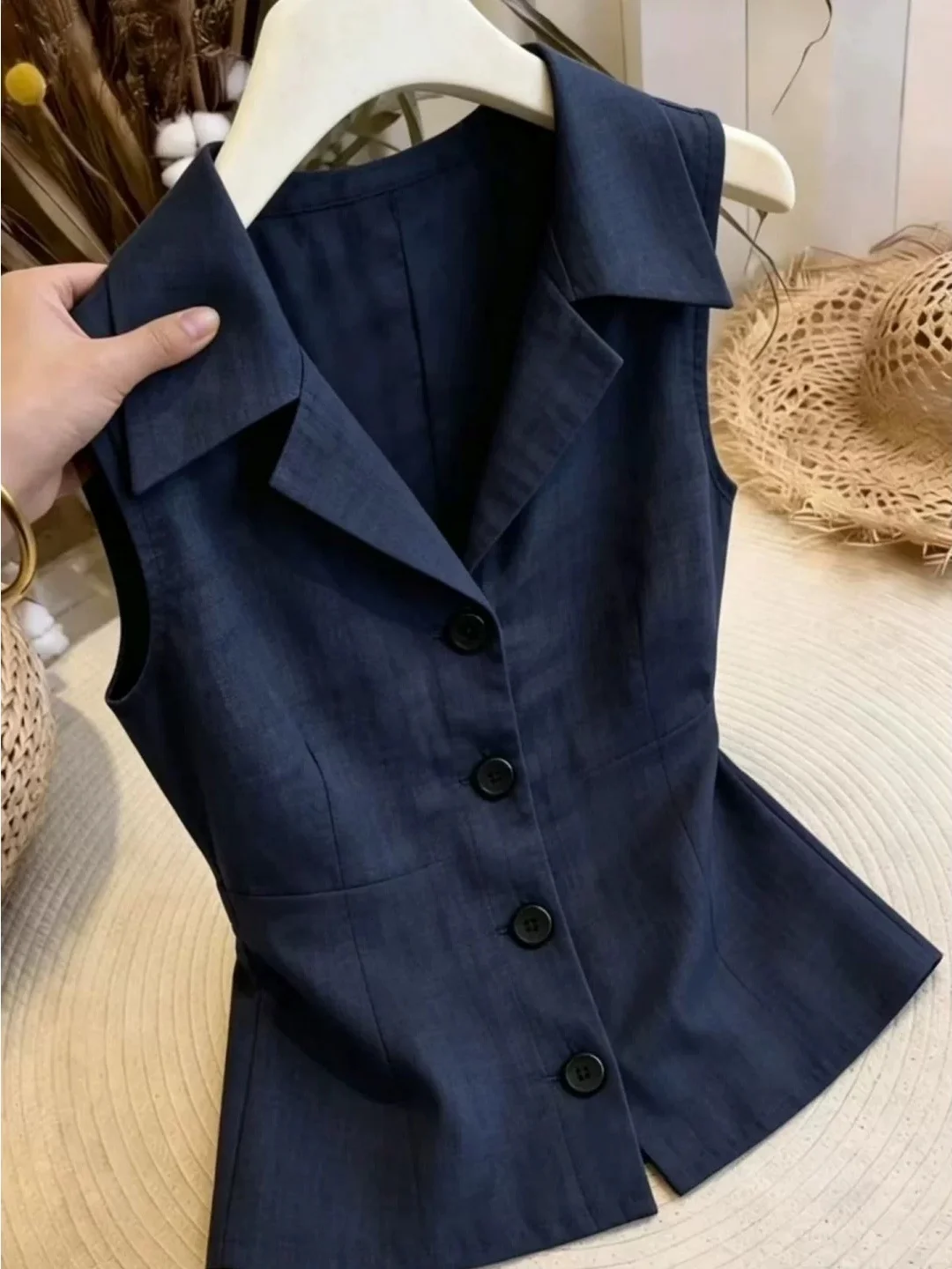 Summer 2026 Sleeveless Single Button Design Waist-Cinching Versatile Commute Top Korean Style Straight Cut Silk Blend Vest