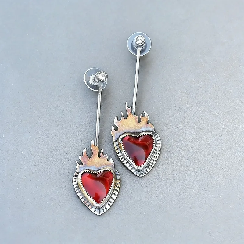 Vintage Silver Color Women\'s Earrings Metal Carving Heart Shaped Red Stone Flame Earrings Personality Engagement Party Jewelry