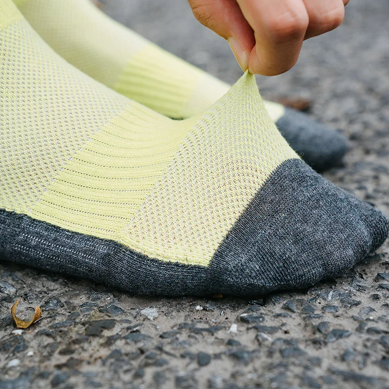 Męskie bawełniane skarpetki sportowe pochłaniające pot oddychające dorywczo środkowe skarpety rurkowe kolorowe wygodne modne skarpetki damskie wysokiej jakości