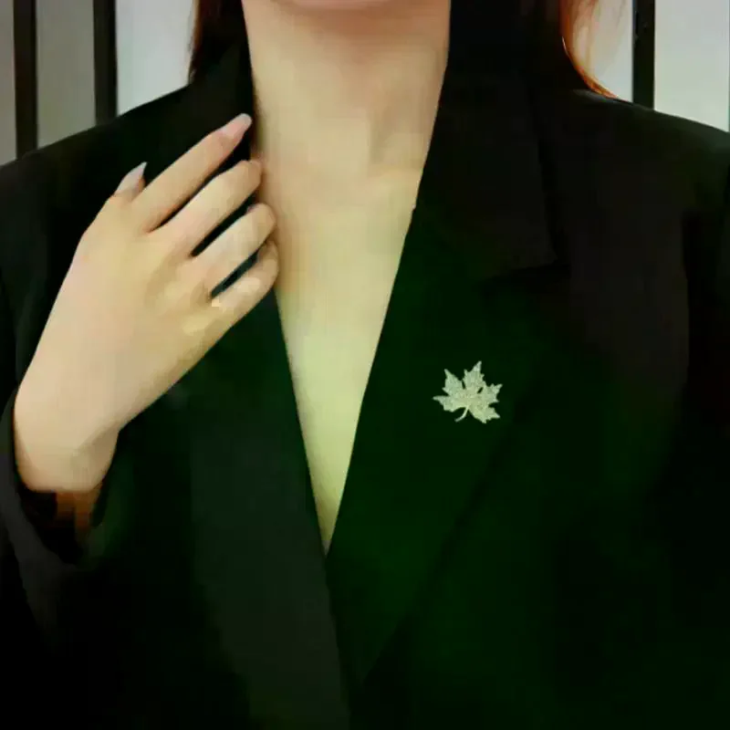 Exquisite Rhinestone Leaf Brooches Alloy Tree Leaf Plant Pin Women Elegant Coat Suit Corsage Clothing Accessories Gifts