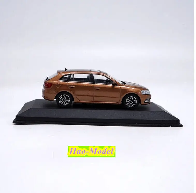 Juguetes de aleación de Metal fundido a presión para niños, regalos de cumpleaños para niños, exhibición de Hobby, adornos de colección, Shanghai, Volkswagen, Gran Lavida, 1:43