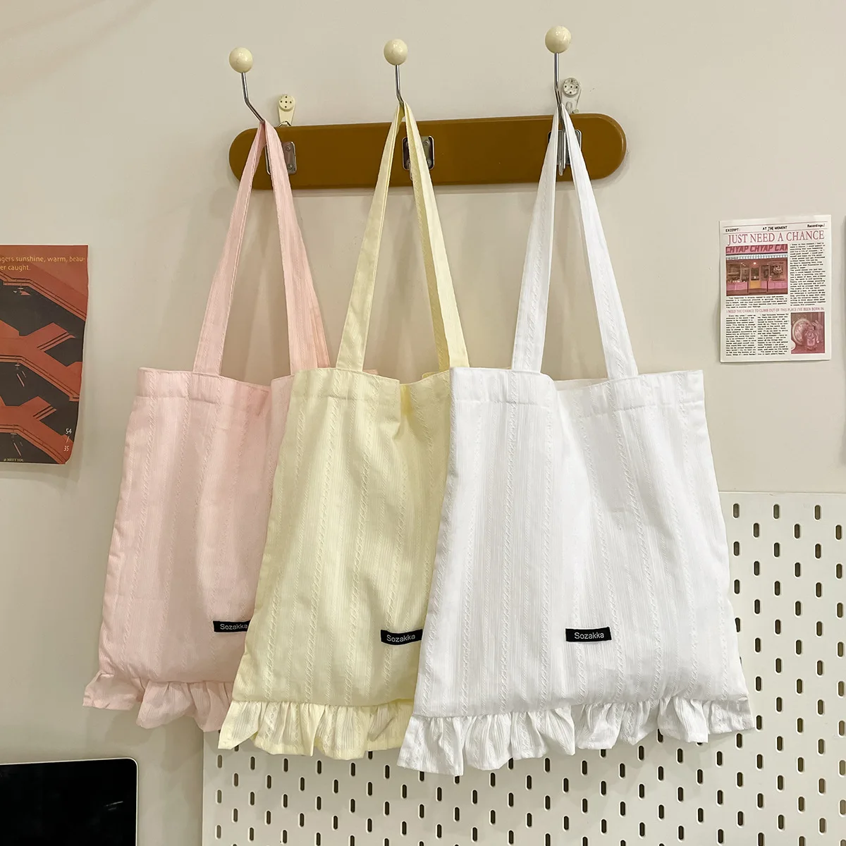 

Richme INS Style Tote Bags Women 2025 Solid Light Piece Shoulder Bolso Mujer Concise Ruffles Casual Daily Ladies Commute Bag