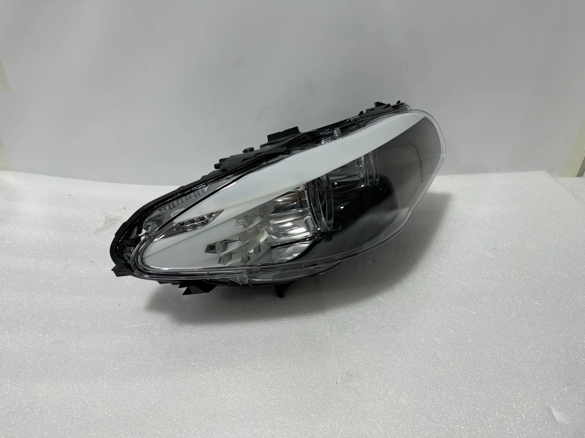 Manufacturer's direct sales headlights are suitable for BMW 5 Series F10 F11 hernia headlights with AFS 2011-2013 F10 headlights