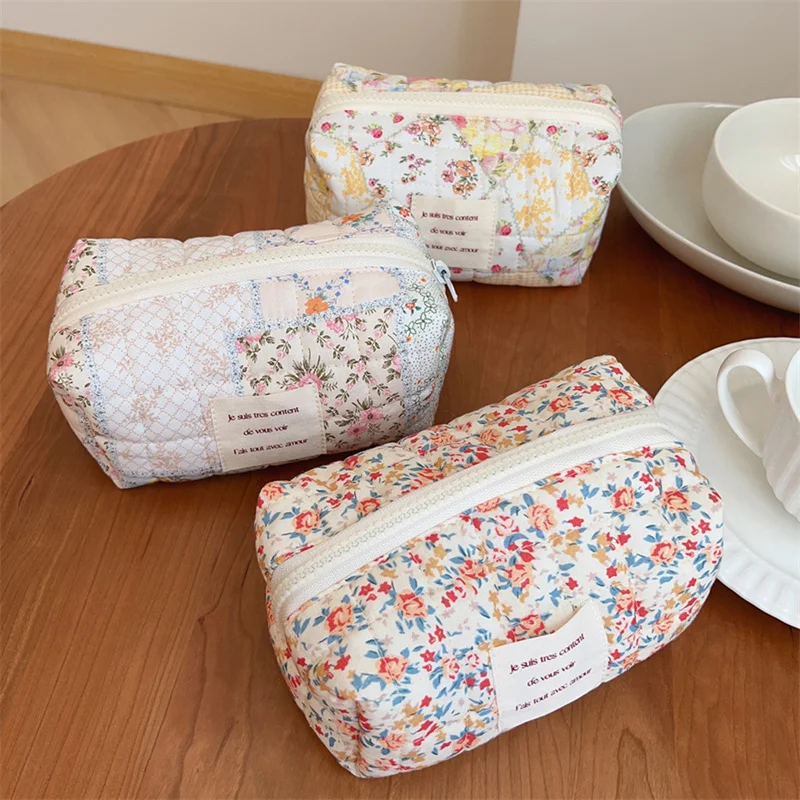 Storage Organizer Floral Puffy Quilted Makeup Bag Flower Printed Cosmetic Pouch Large Travel Cosmetic Bag Makeup Accessory