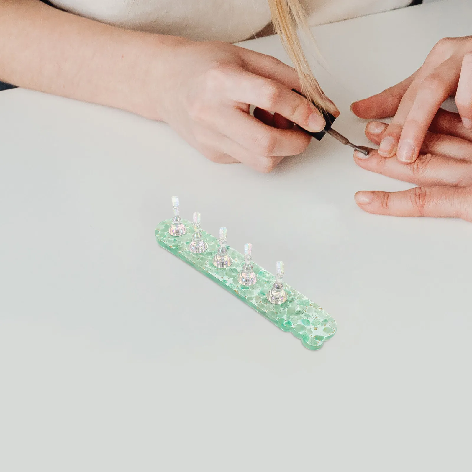 

Green Nail Practice Stand for Beginners Professionals Home Salon Manicure Training Tool DIY Painting Fingernail Holder Display
