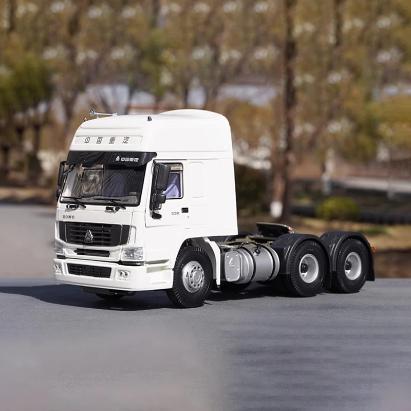 

Diecast 1:24 Scale Truck HOWO 336 Tractor Trailer Alloy Car Model Finished Product Simulation Toy Static Model Display