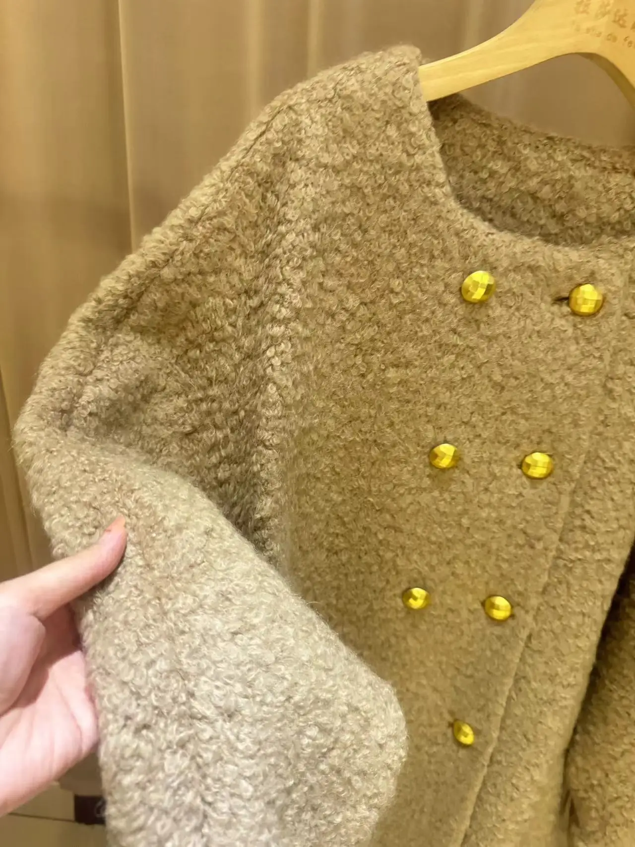 Knee-length wheat color woolen blends luxury warm and thick 2024 new fashion women autumn and winter outerwear beautiful coat