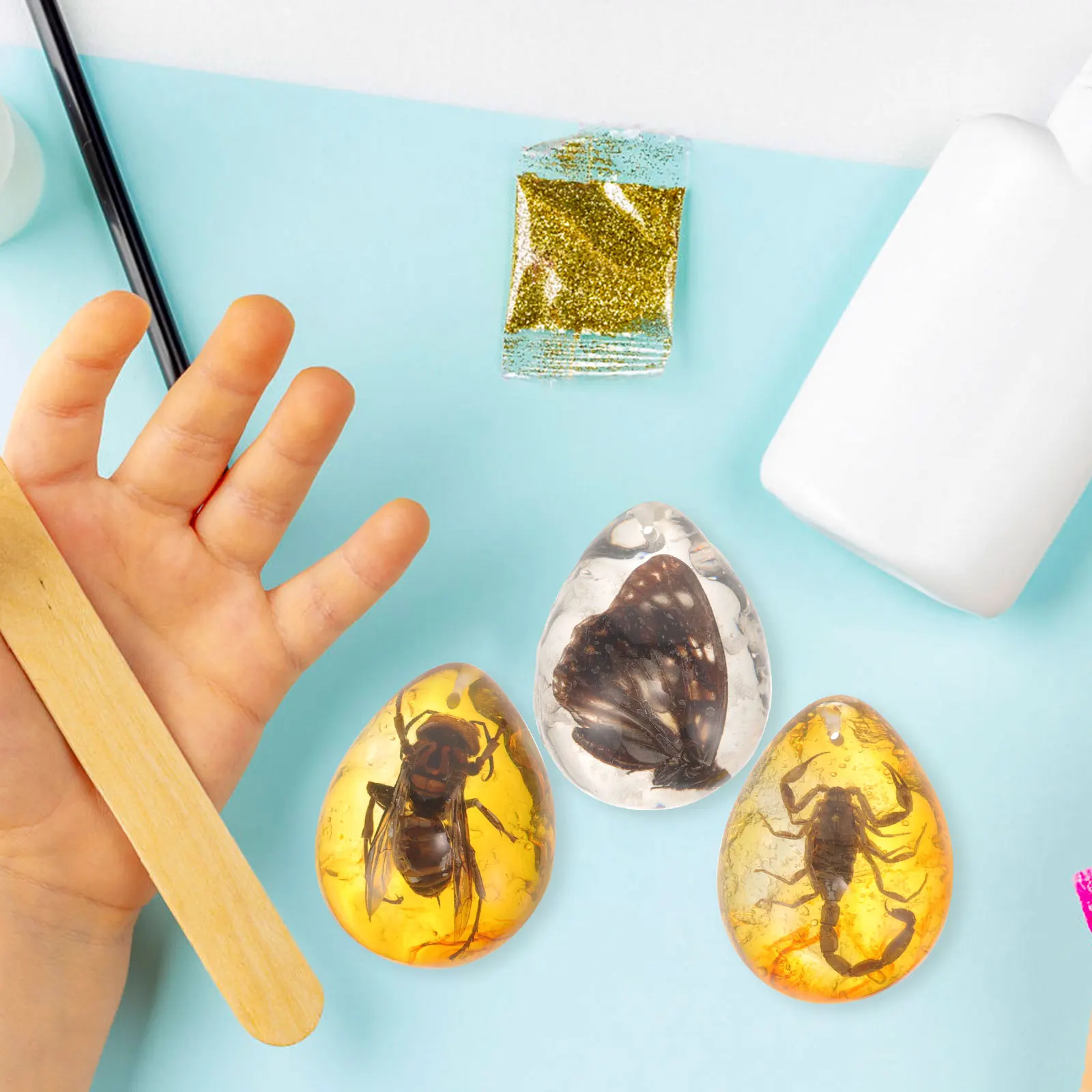 

3 Pcs Insect Amber Specimen Pendant Decor Resin Bee Decoration Ornament Diy Crafts