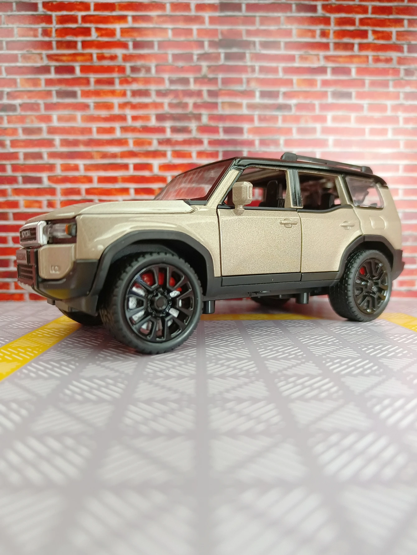 1/32 prado land cruiser liga modelo de carro diecast metal veículo fora de estrada modelo de carro simulação som e luz crianças brinquedo presente