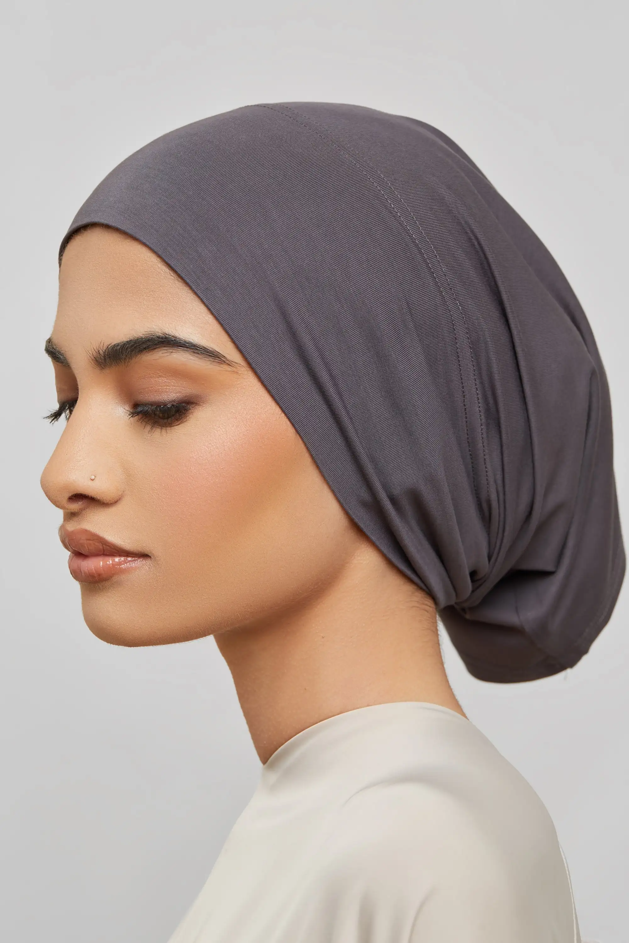 Capô feminino com tubo hijab interior, lenço islâmico liso, cueca de bambu, boné de moda muçulmana, 56 cores