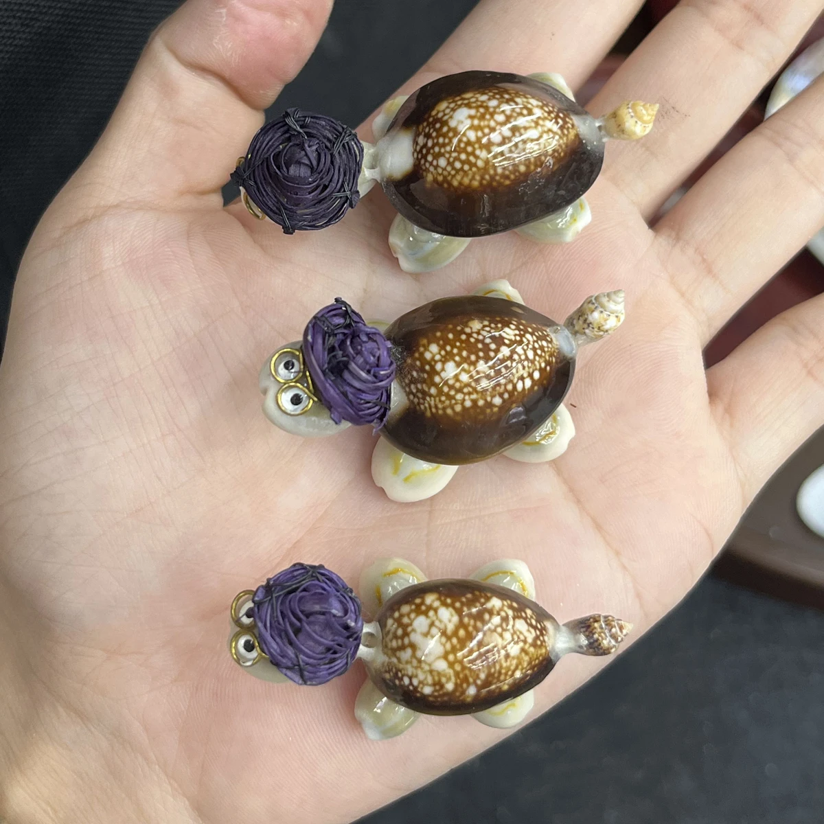 تماثيل سلحفاة ذات قشرة طبيعية 30 × 60 مم - زخارف سلحفاة لطيفة مصنوعة يدويًا مع قبعات ونظارات من القش، محيط - ديكور تحت عنوان #2