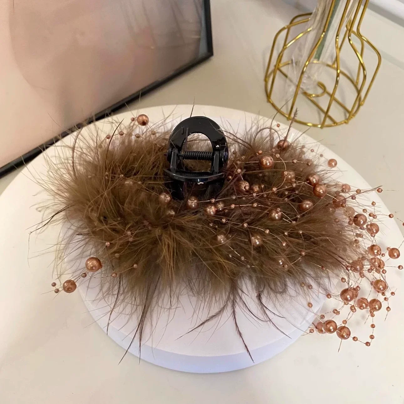 

Ladies Super Sweet Feather Bead Tassels Trendy Hair Clip for Women Hair Accessories Female Hair Claw Party 2025 New Headwear