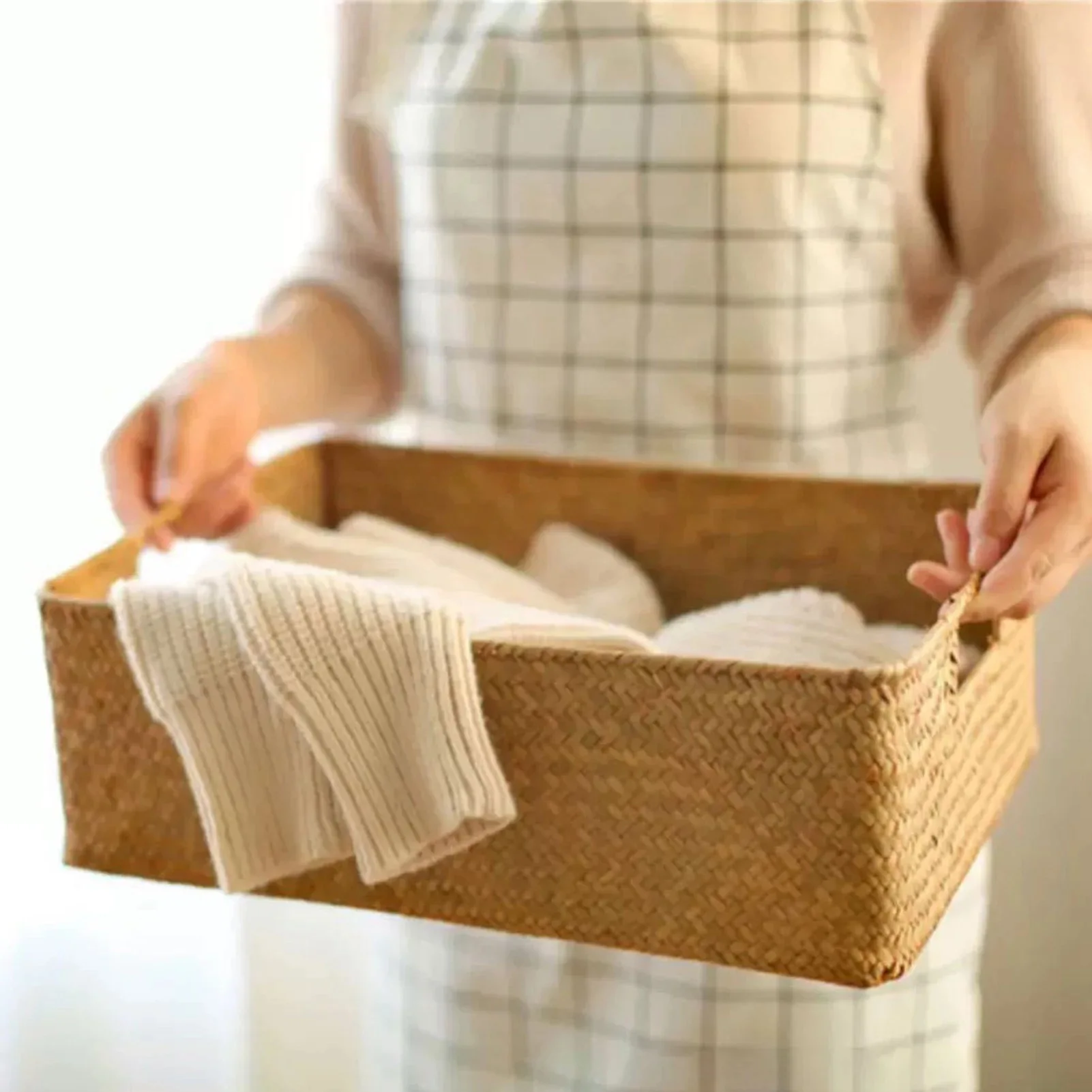 Wicker Storage Basket Hand-Woven Rectangular Rattan Wicker Storage Basket Fruit Tea Snack Bread Picnic Basket Cosmetic Storage B