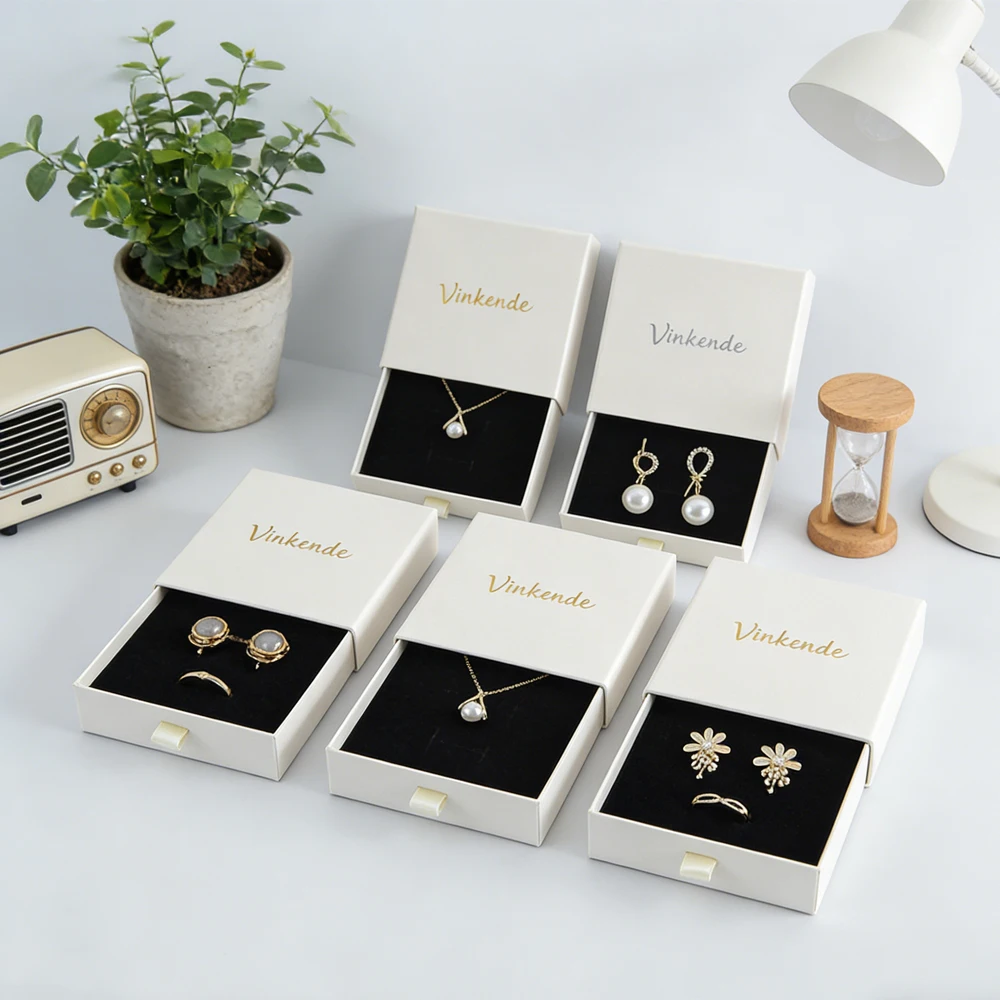 

24 шт., шикарный персонализированный логотип, бежевый ящик для ювелирных изделий, кольцо, серьги-гвоздики, ожерелье, кулон, браслет, картонная упаковка для ювелирных изделий