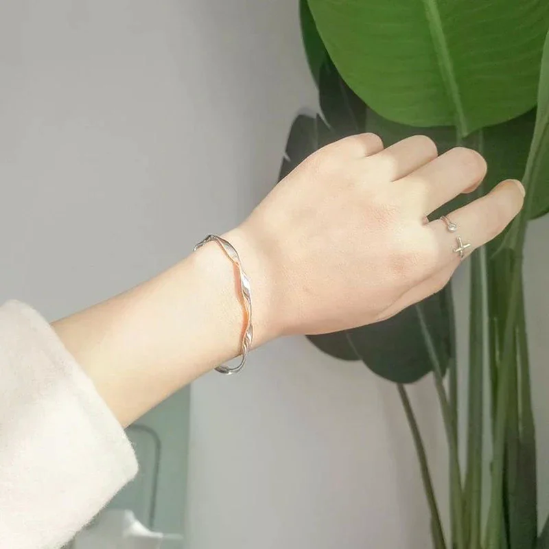 Classic Premium Retro Style Twisted Twist Metal Bracelet for Women Simple Open Adjustable Trend Girls Jewelry Gift
