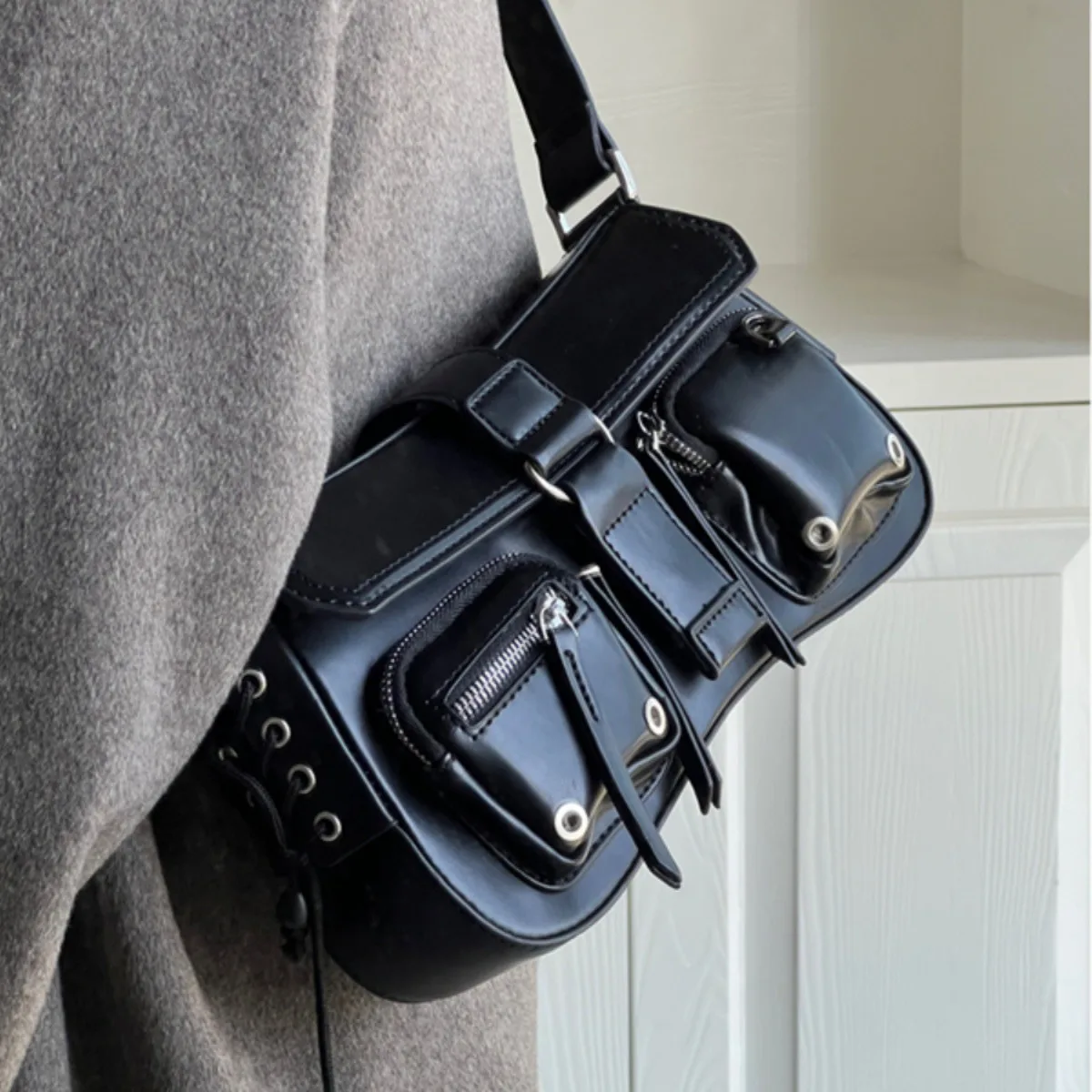 

cool Spice Girl underarm bag method stick bag women's new niche design locomotive bag shoulder bag messenger bag