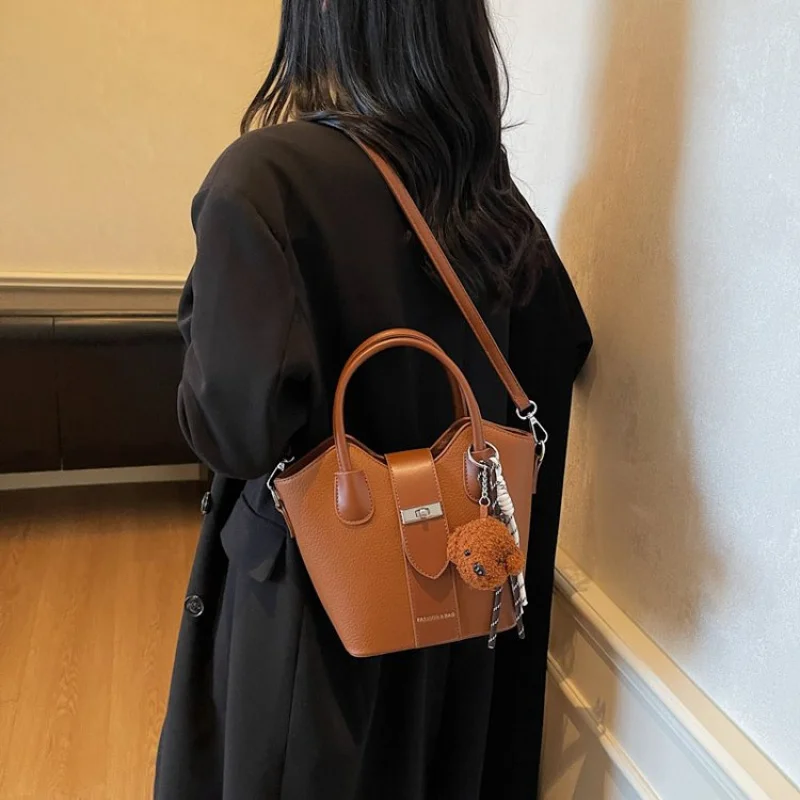 

Luxury Designer Crossbody Handbag Vintage Clutch For Fashion Women Minimalist With Large Capacity Logo