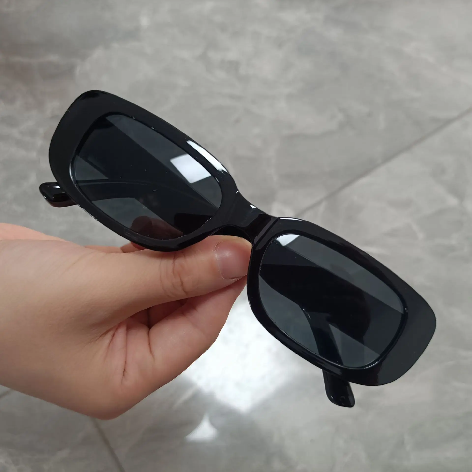 2024 Small Rectangle Sunglasses Women Vintage Brand Square Sun Glasses Female Anti-glare Eyewear Classic Black Punk Shades UV400