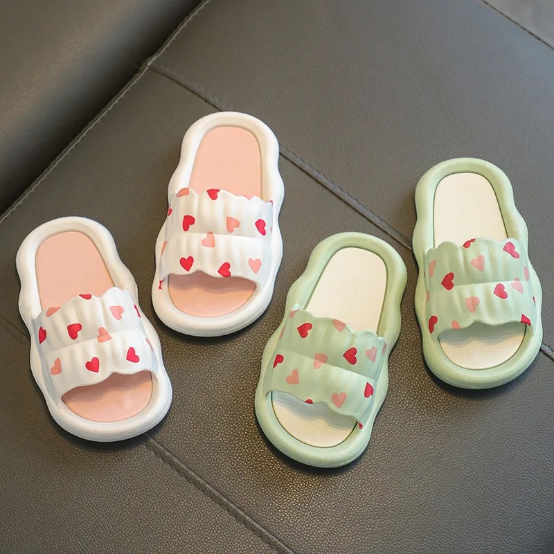 Kids Slippers Summer Anti Slip Indoor Home Slippers Love EVA Girls Shoes Cute Princess Beach Shoes Soft Sole Bathroom Slides 슬리퍼