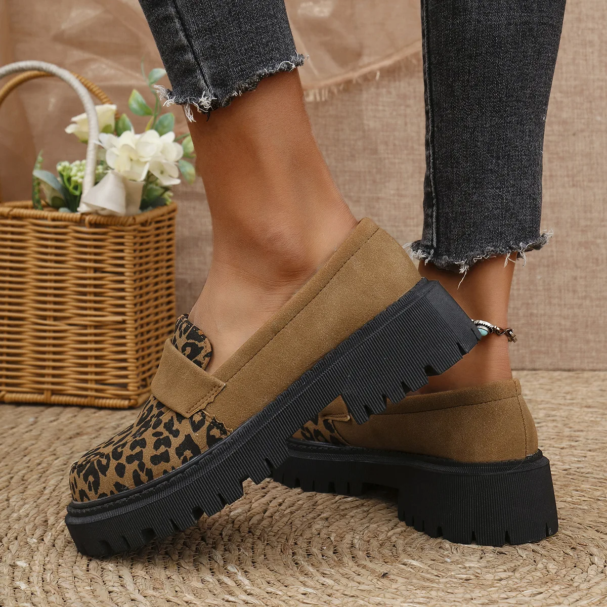 Wsuwane buty dla kobiet Obuwie damskie Chodaki Platforma Loafers With Fur Round Toe Oxfords Autumn Casual Sneaker British Style Sl