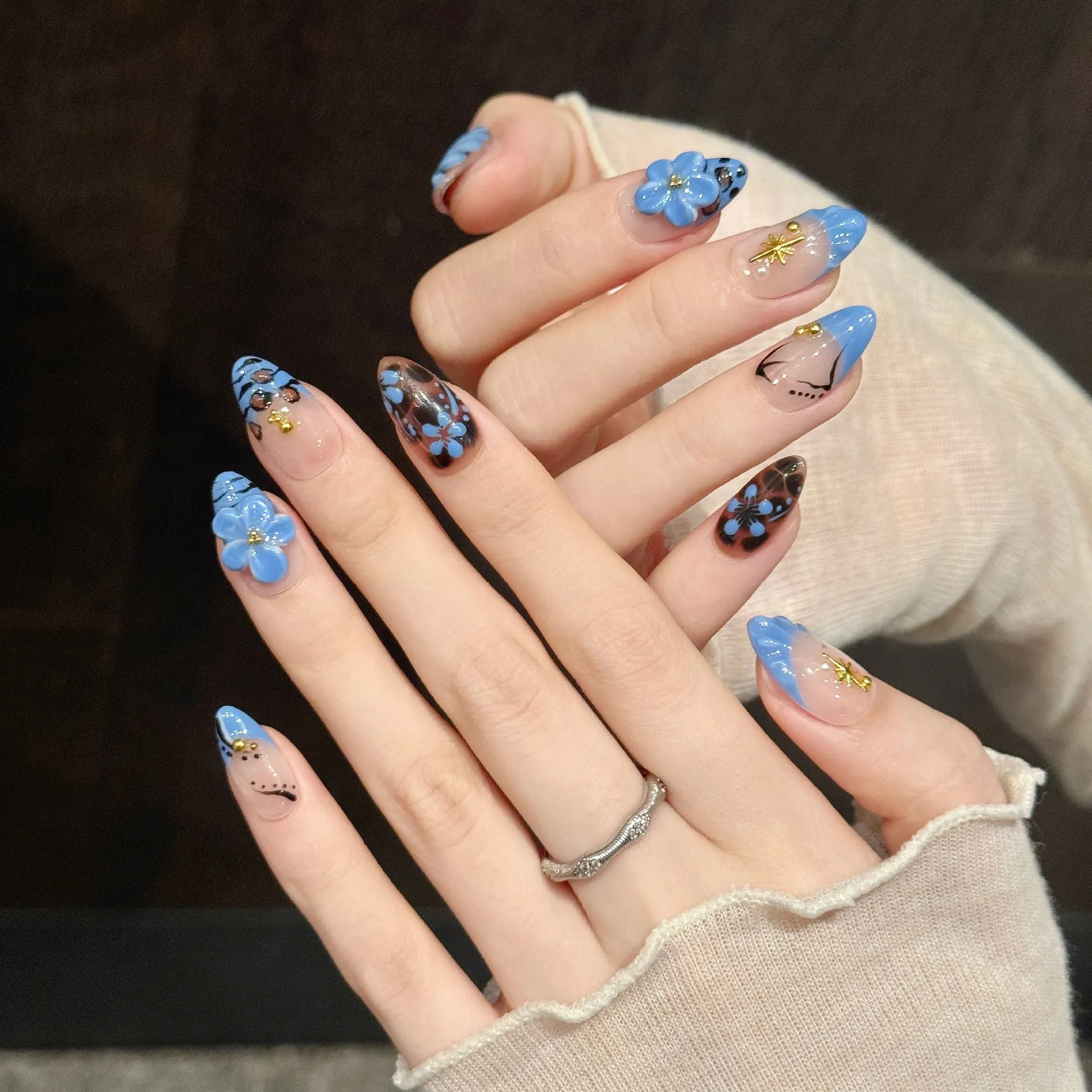 10PCS Short Almond Handmade Press On Nails,Retro Contrasting Color Style,Suitable For Festivals Parties And Daily Wear.
