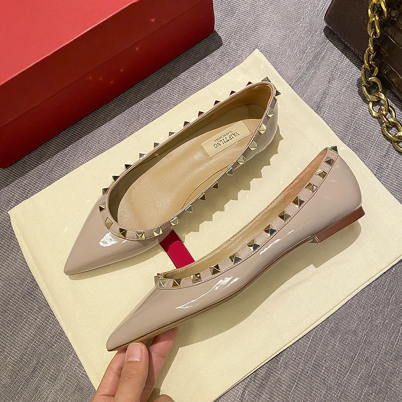 2024 Trendy Flat Shoes Women\'s Lacquer Skin Shallow Mouth Pointed Rivet Flat Heels Classic Fashion Single Shoes 33-44 Size