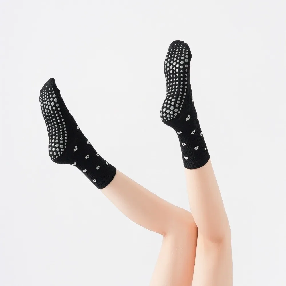 

New Cotton Yoga Socks Silicone Anti-Slip Mid Tube Socks Jacquard Design Breathable Pilates Socks Sports Fitness