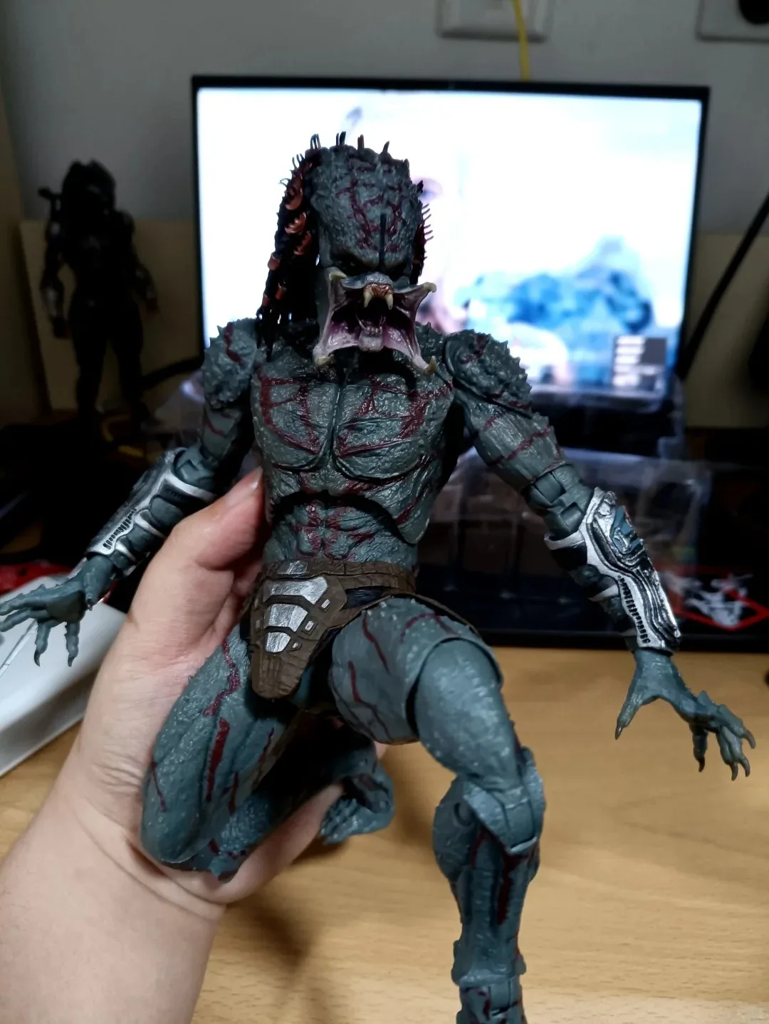 الطبعة الأولى الأصلية لـ Neca Iron Blood Warrior 2018 Movie Ultimate Predator Assassin 10 بوصة نموذج لجسم لعبة الدمية