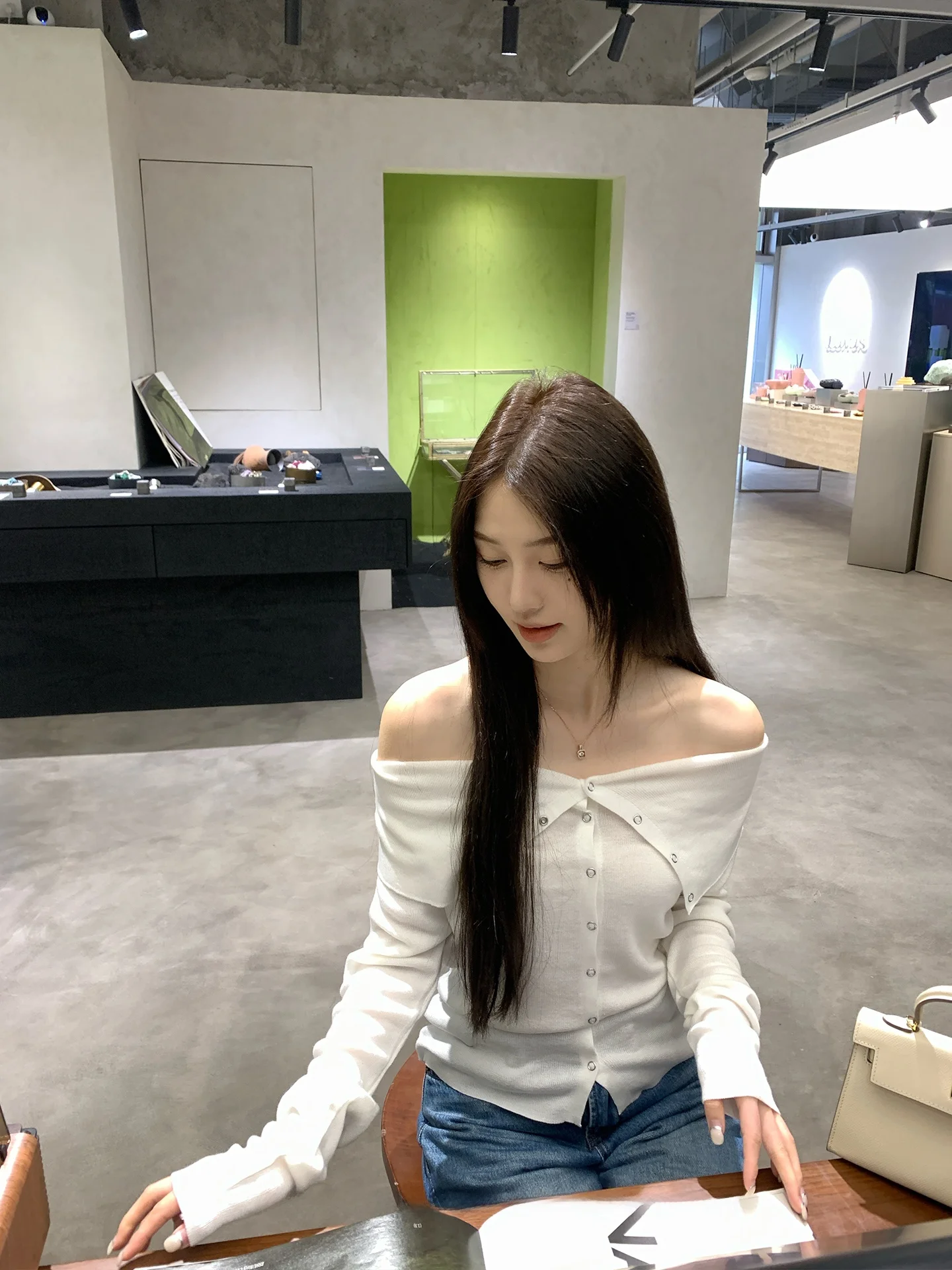 

SSONG Design Sensation: Женский модный топ на весну с отложным воротником, на пуговицах, с длинным рукавом, однотонный, вязаный, на одно плечо