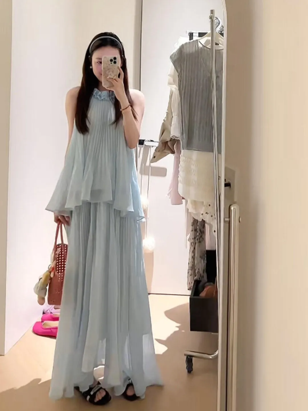 

Gentle Breeze Unique Halter Neck Top Skirt Two-Piece Set Anti-Aging Whole Set OOTD Summer 2026 Fashion Women's Ensemble