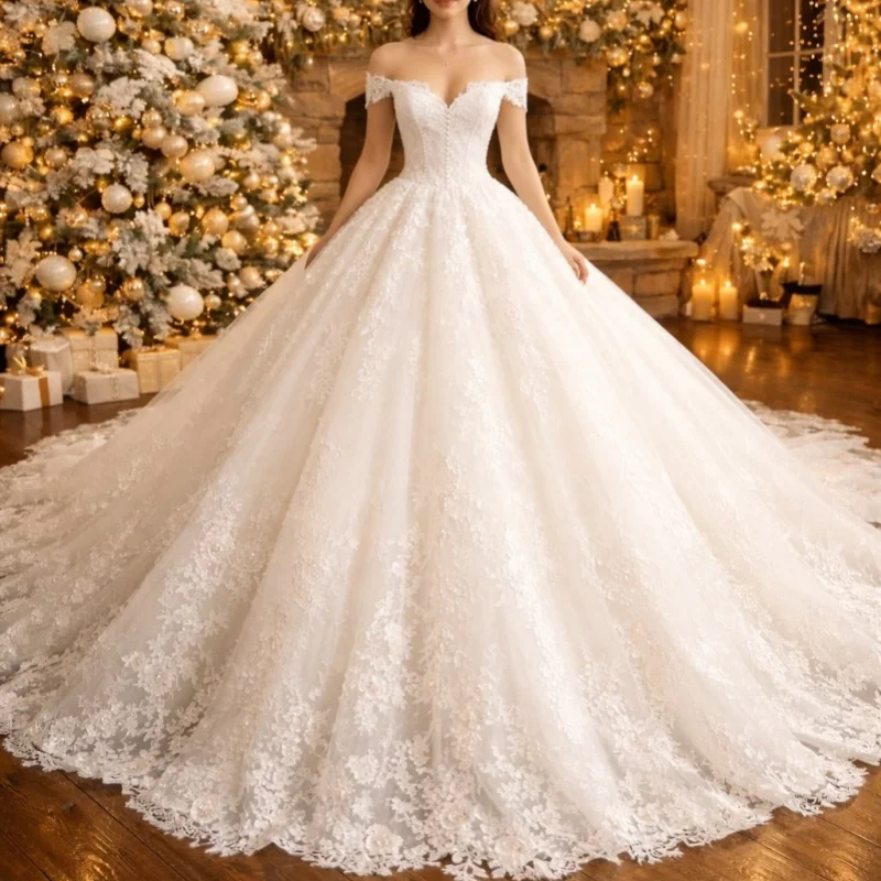 ชุดแต่งงานทรงบอลกาวน์สีงาช้างสุดหรูแบบสั่งตัด พร้อมชายกระโปรงยาว ผ้าทูลล์ คริสตัล ดอกไม้ลูกไม้ 3 มิติ ประดับด้วยลูกปัดและงานปัก