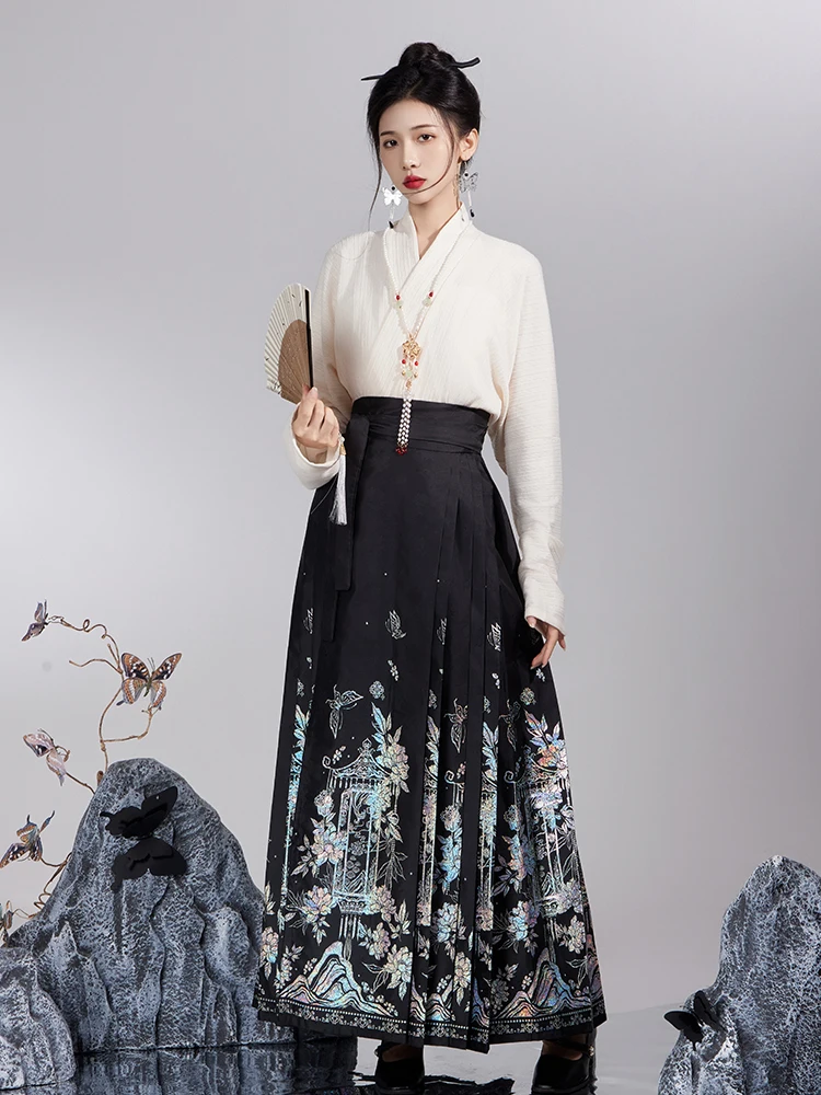 

Original Ming style Hanfu Women's National Style, New Chinese Style Pearl of Pearl Color Weaving Gold Horse Face Skirt Red