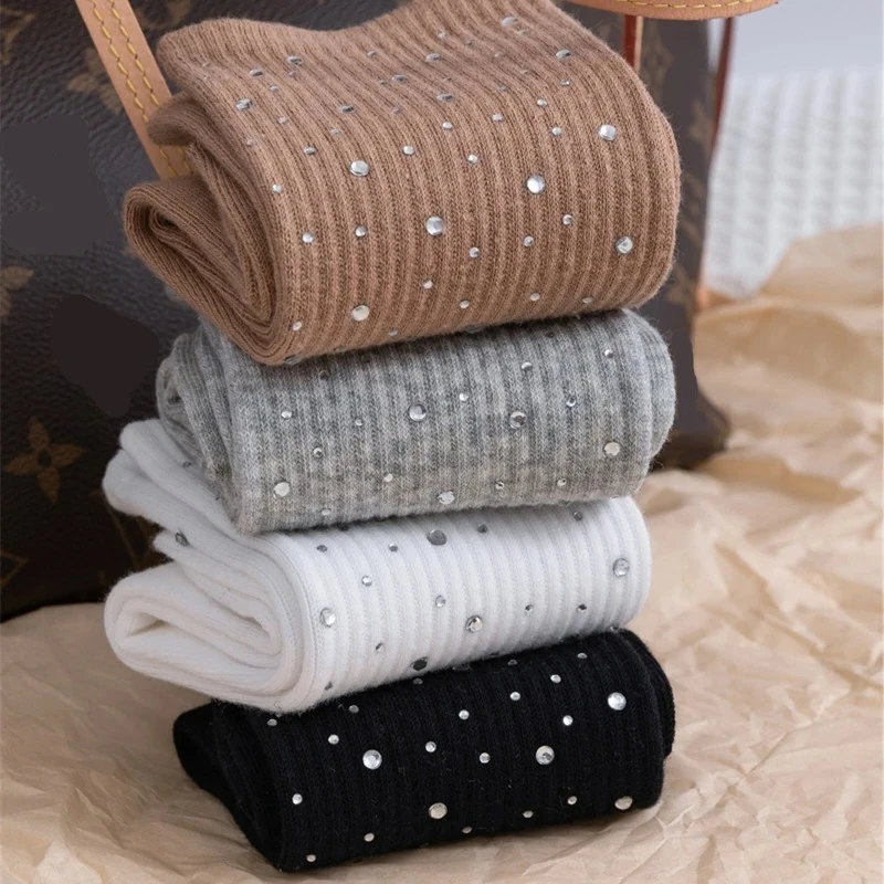 

4 пары женских носков средней длины с двусторонними стразами, модные, мягкие, удобные, в корейском стиле, на все сезоны, повседневные, хлопковые.