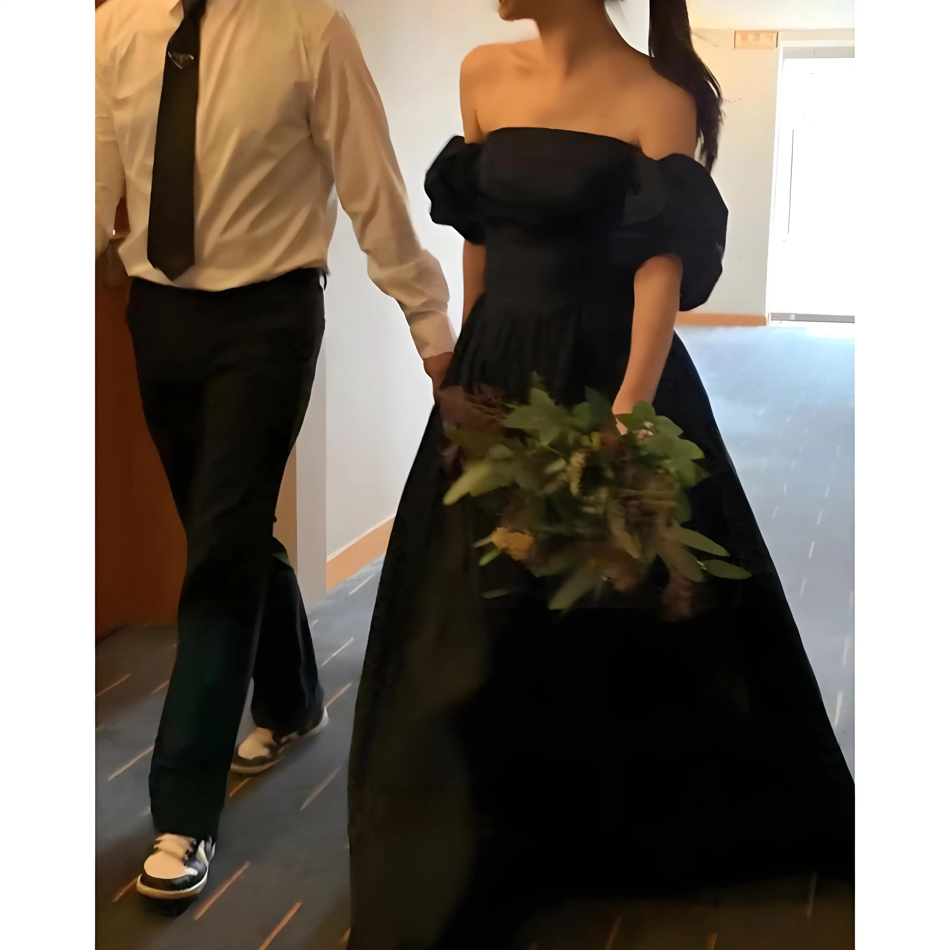 فساتين سهرة Beshinel مخصصة بأشرطة سباغيتي سوداء فاخرة أنيقة بدون أكمام وأربطة فساتين حفلات الزفاف