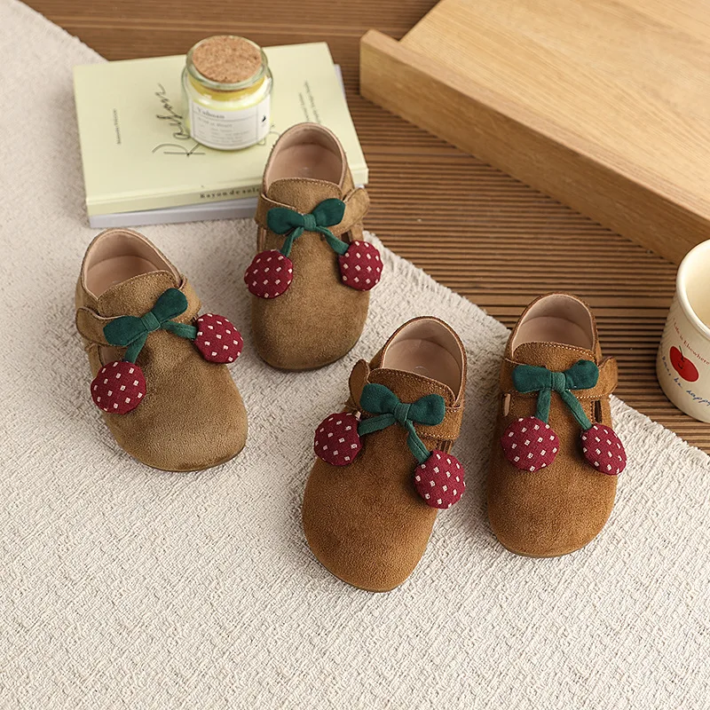 

2026 New Children's Cute Flat Shoes Suede Non-Slip Soft Girls Leather Shoes Outdoor Causal Kids Princess Dress Mary Jane Shoes
