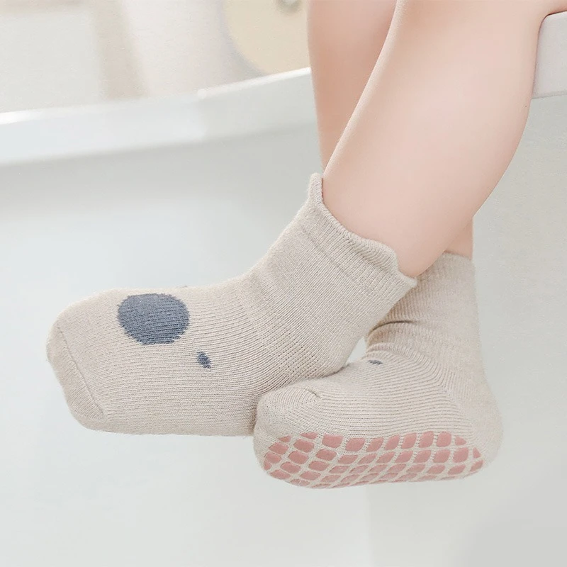 4 Pairs Kids Non-Slip Socks Cute Cartoon Puppy and Cat Pattern Childrens Boys Girls Floor Socks Comfortable for Toddler Autumn