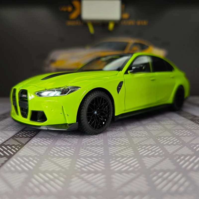 

Модель автомобиля BMW M3 CS LCI из сплава, масштаб 1:24, с открывающимися дверями, капотом и багажником, со звуковыми и световыми эффектами, подарочная версия.