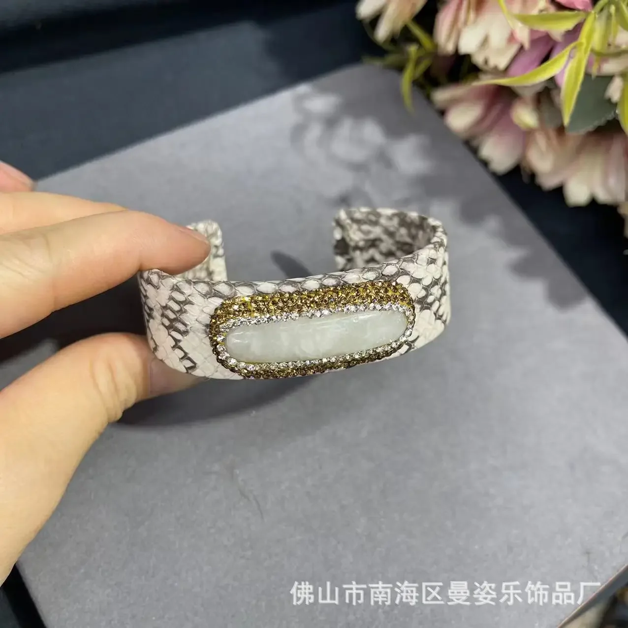 Autumn and winter new natural snake skin leather inlaid with natural stone bracelet European and American popular jewelry sourc