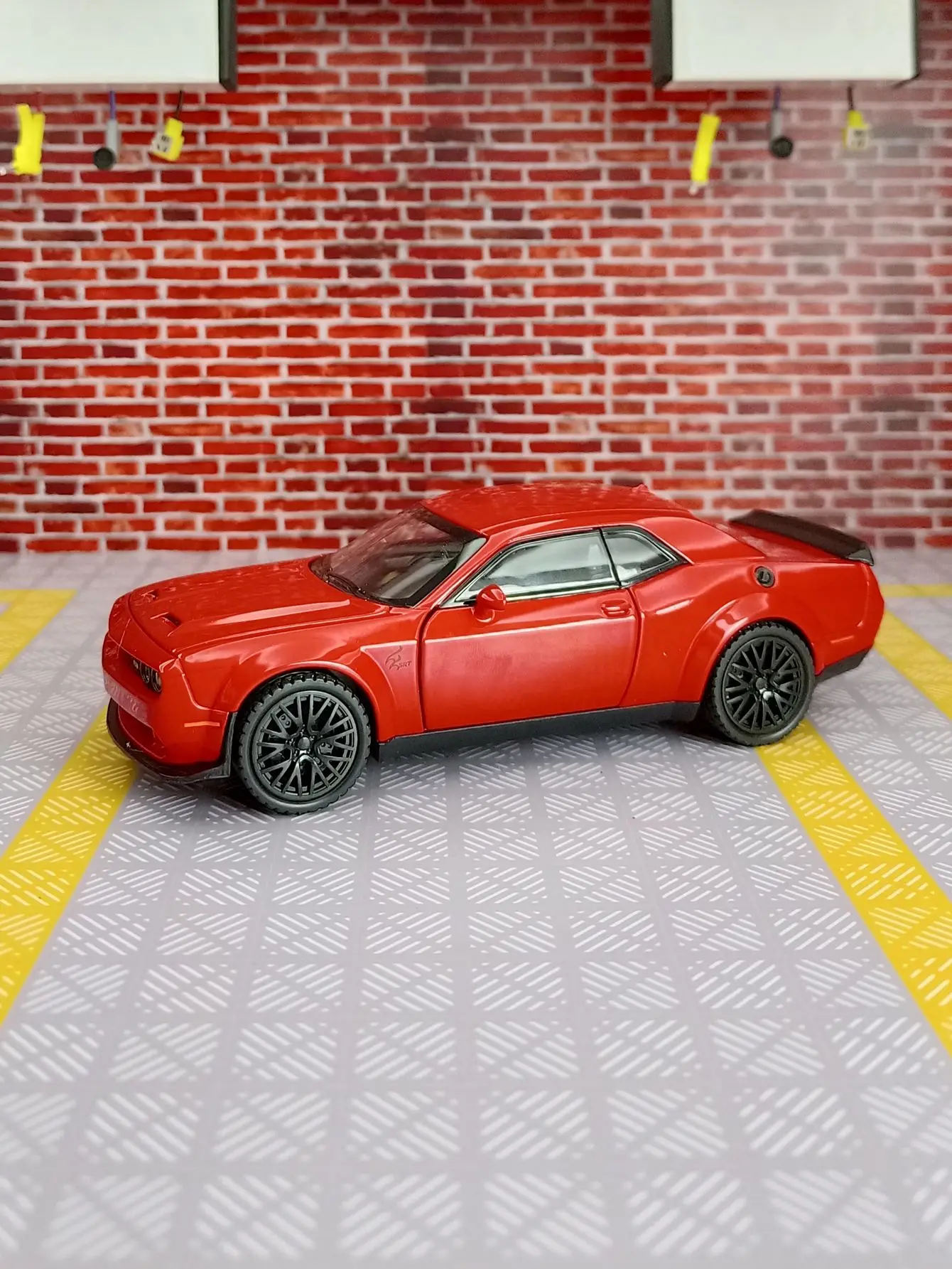 1/32 Simulation  SRT Model Car Toy Alloy Body Doors Opened Sound Light Pull Back Off-road Vehicle Models Simulation Ornaments