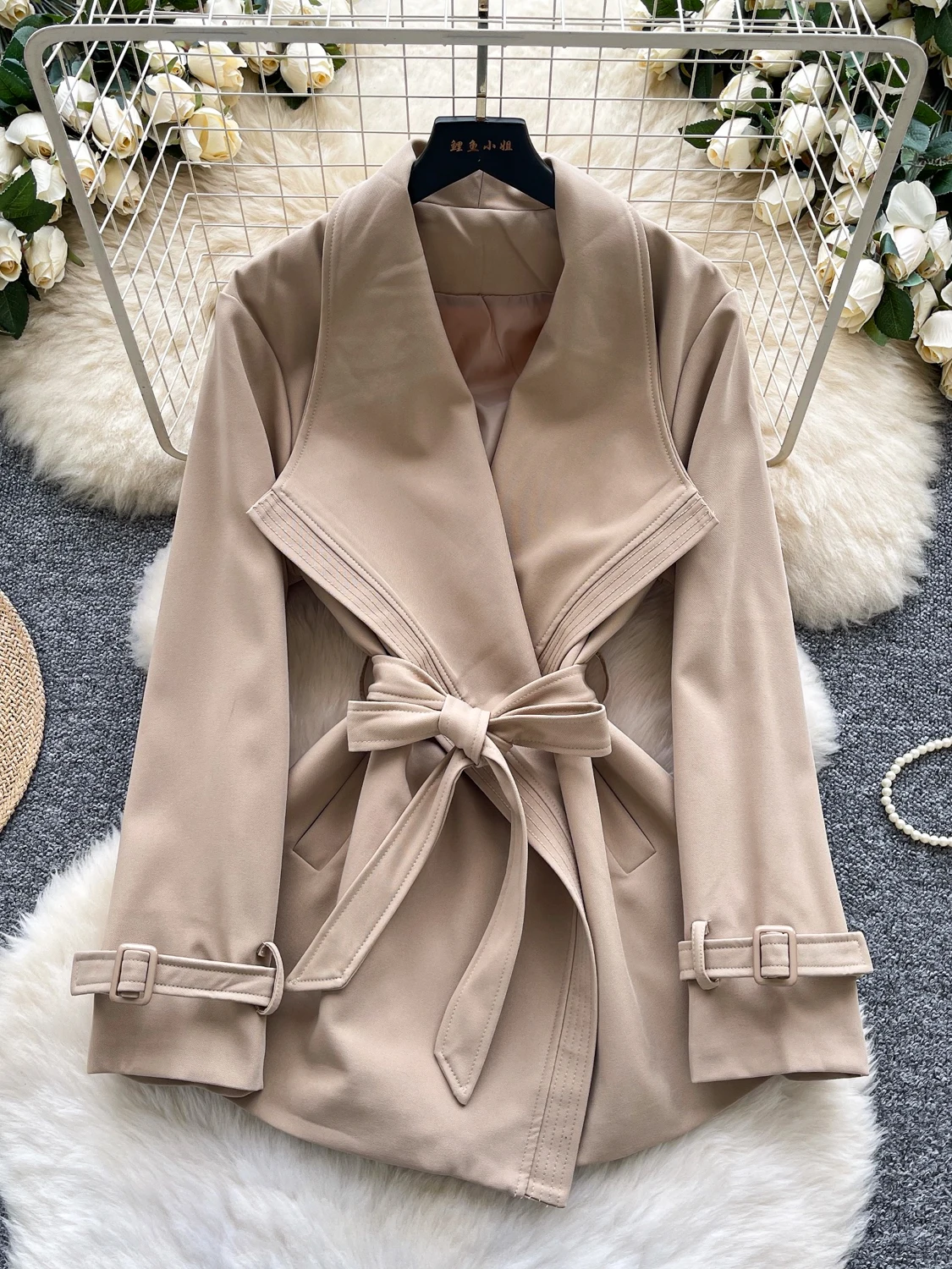 معطف SuperAen Retro على الطراز الإنجليزي كبير بياقة مقلوبة ورباط على الخصر للنساء سترة بدلة على الموضة