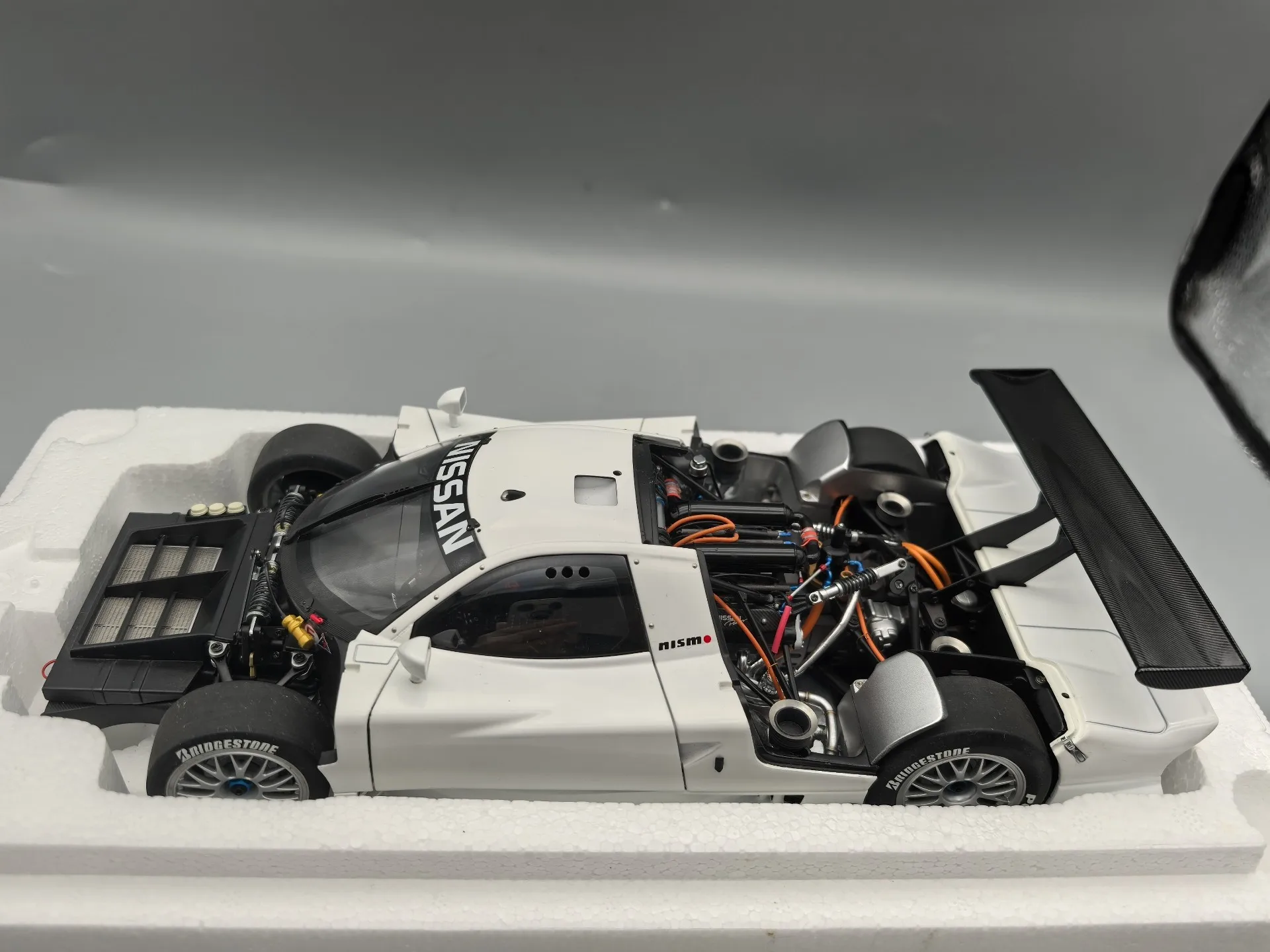 

Autoart 1:18 R390 GT1 LE MANS 1998 White Simulation Limited Edition All Open Alloy Metal Static Car Model Toy Gift